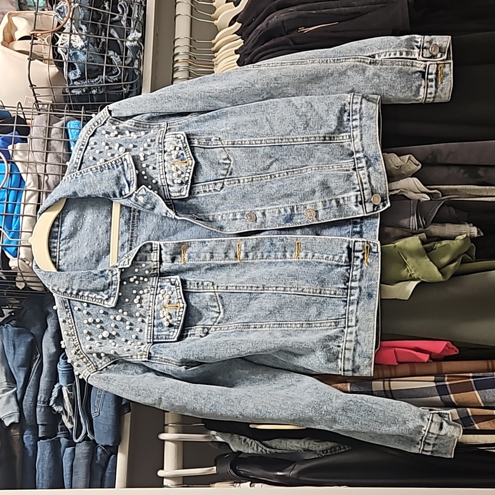 Jean jacket with pearls